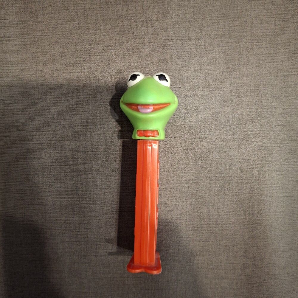 Vintage 1991 Kermit the Frog Muppet Red Bow Tie Pez Dispenser With Feet